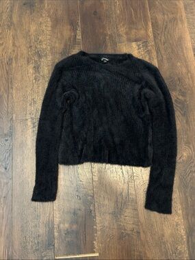 Black Fuzzy Crewneck Sweater!!! 🖤🖤